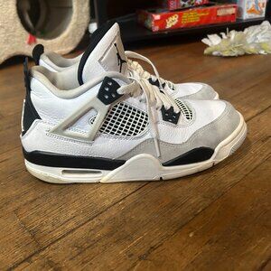 Air Jordan 4 Retro ‘Military Black’